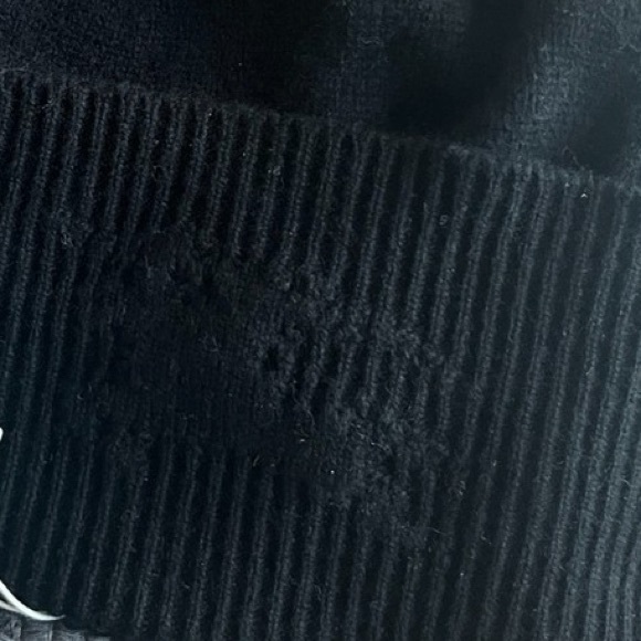 Burberry Logo Crest Embroidery Knitted Cashmere Beanie